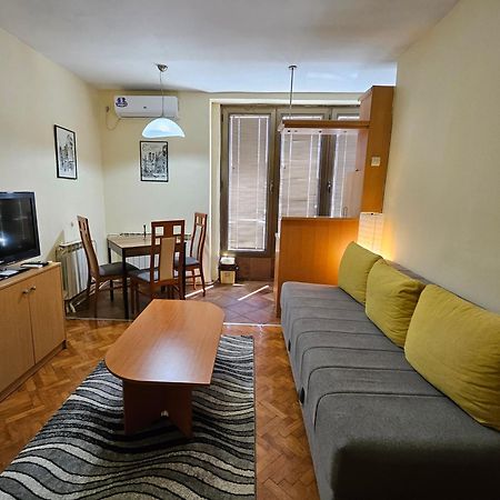 Lovely Square Apartment Purple Velvet Skopje Exteriér fotografie