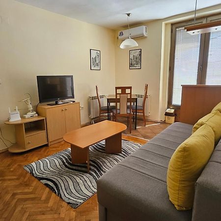 Lovely Square Apartment Purple Velvet Skopje Exteriér fotografie