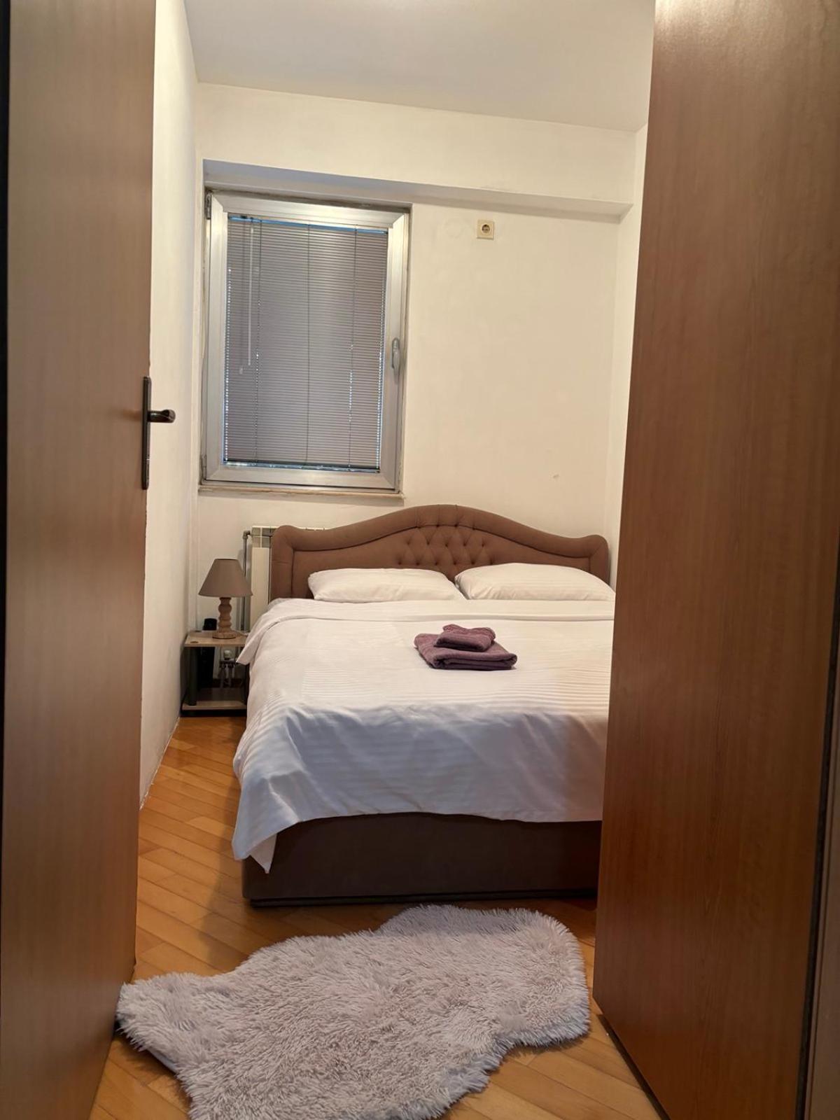 Lovely Square Apartment Purple Velvet Skopje Pokoj fotografie