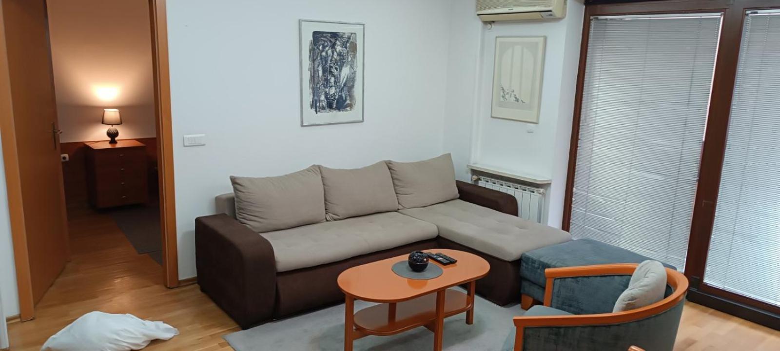 Lovely Square Apartment Purple Velvet Skopje Pokoj fotografie
