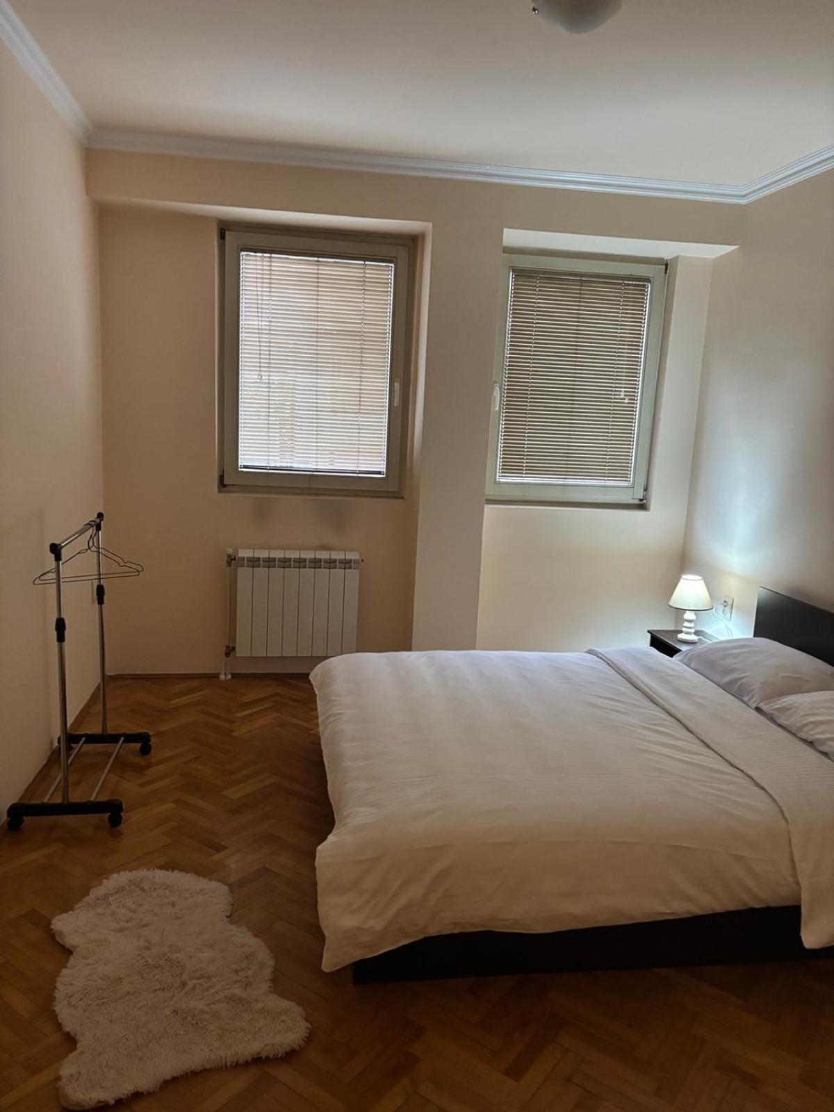 Lovely Square Apartment Purple Velvet Skopje Pokoj fotografie
