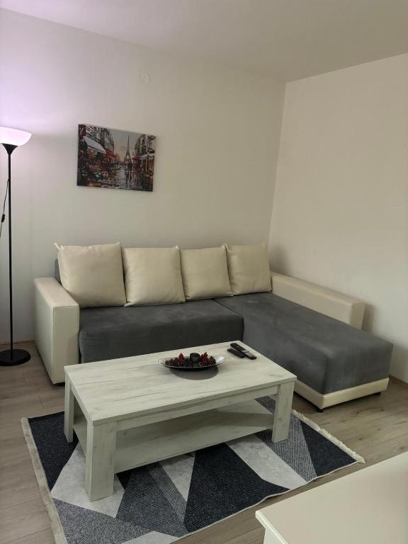 Lovely Square Apartment Purple Velvet Skopje Pokoj fotografie