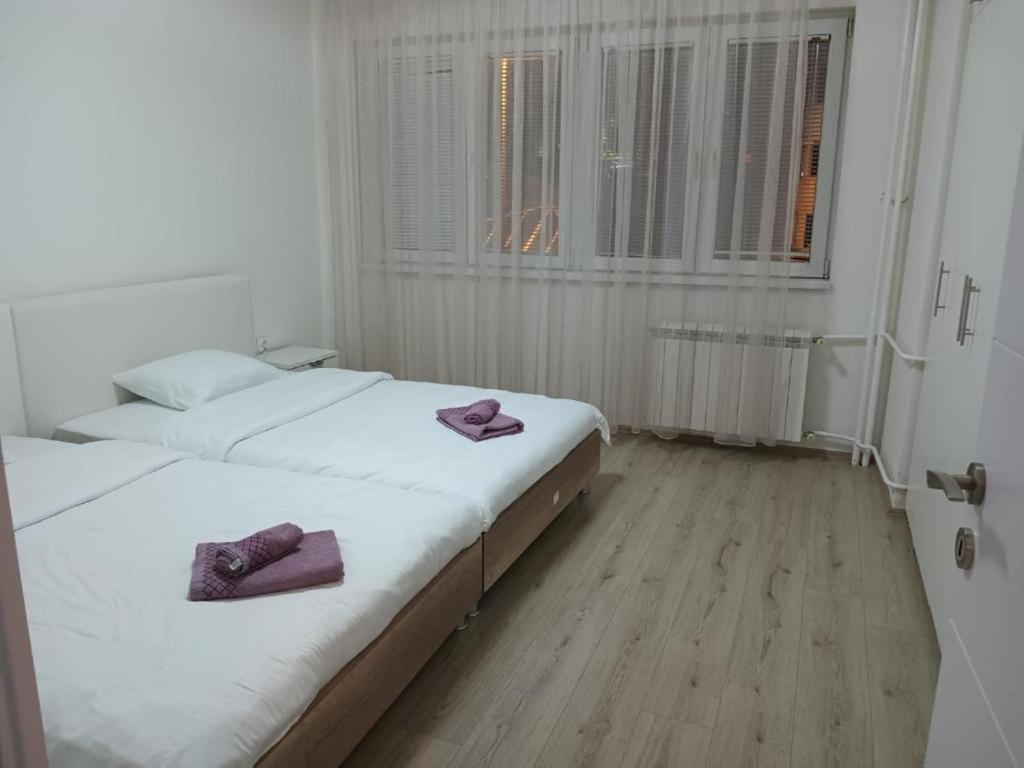Lovely Square Apartment Purple Velvet Skopje Pokoj fotografie