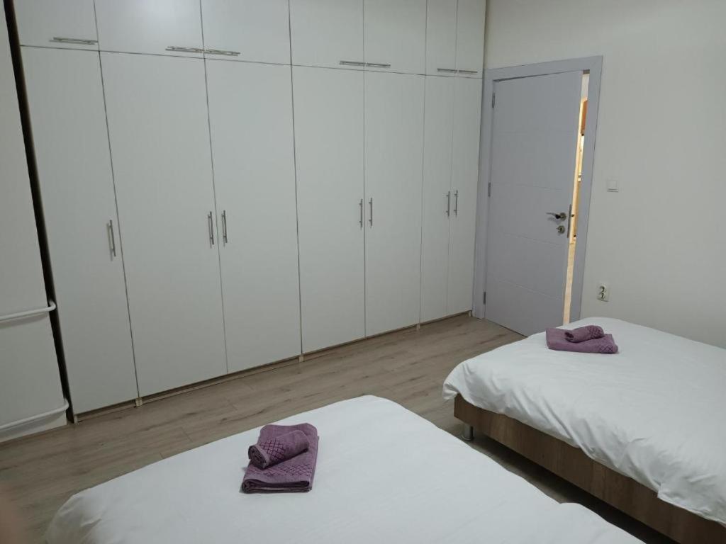 Lovely Square Apartment Purple Velvet Skopje Pokoj fotografie