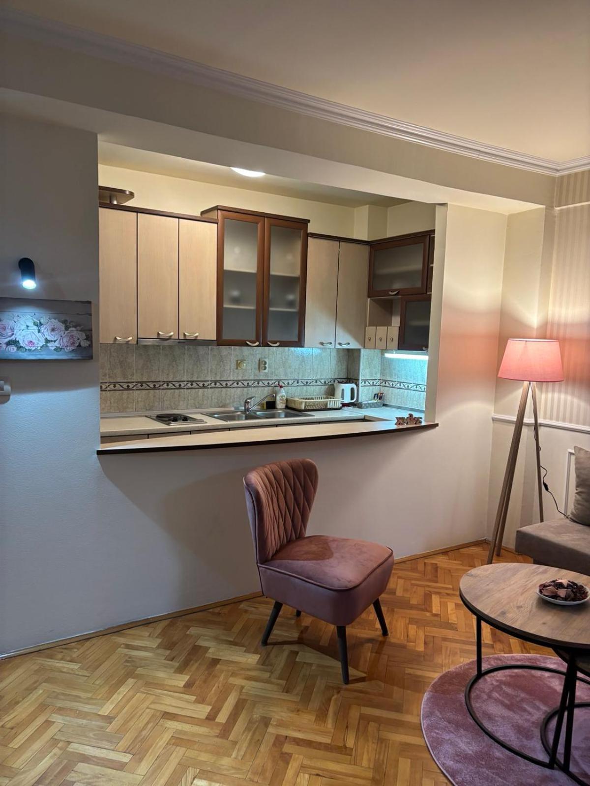Lovely Square Apartment Purple Velvet Skopje Pokoj fotografie